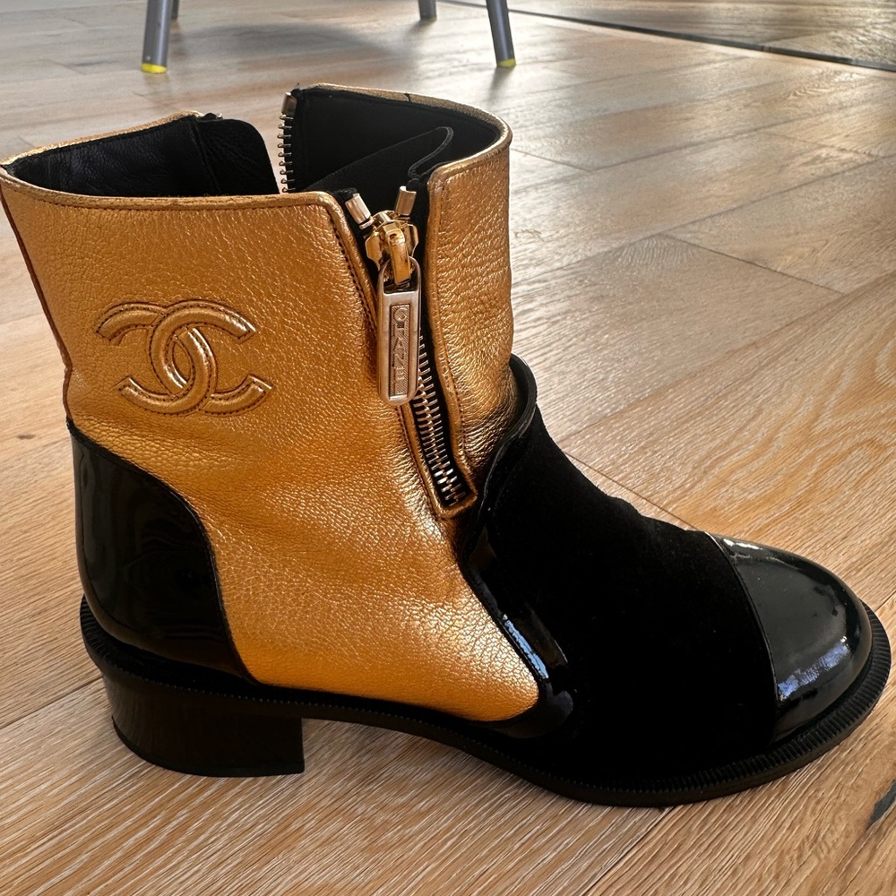Authentic CHANEL Interlocking CC Logo Moto Boots - Picture 6 of 15